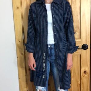 Dark blue striped kimono.